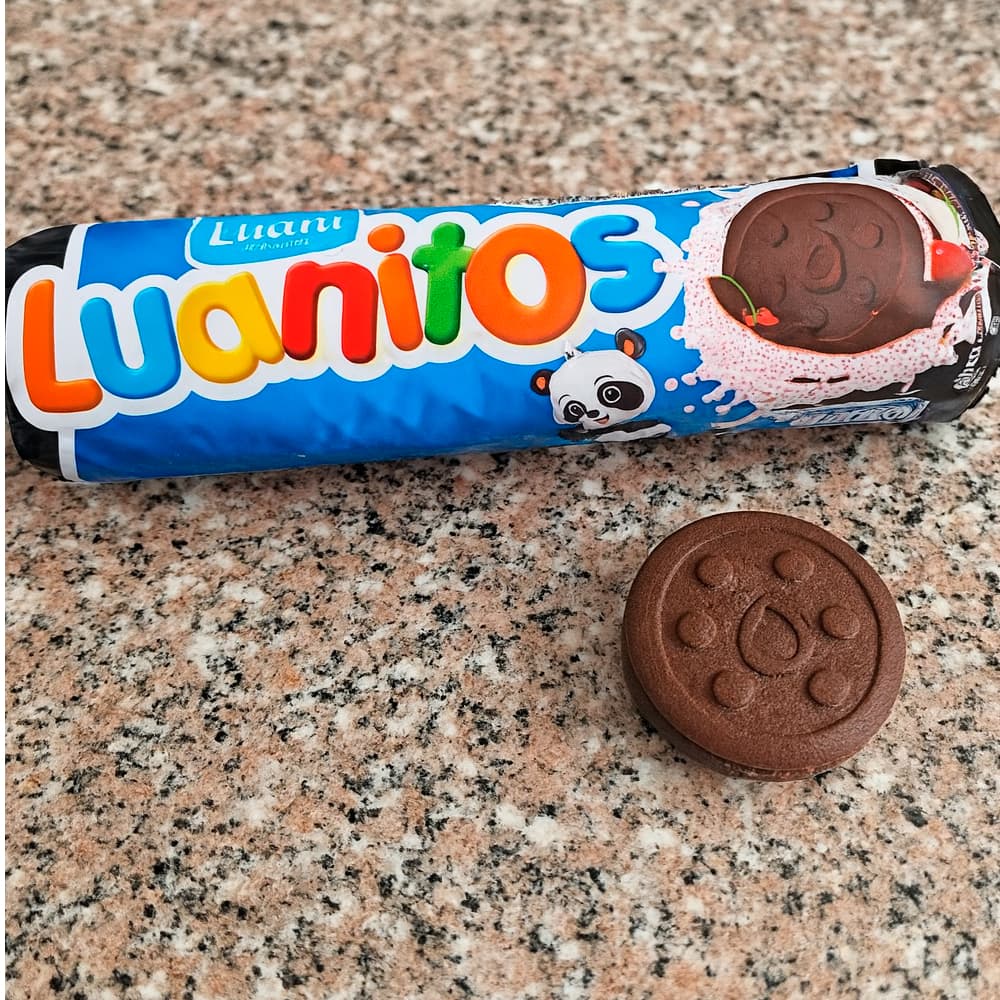 Galletas sabor chocolate rellenas sabor cereza Luanitos (110 g / 3.8 oz) - Miniatura 4