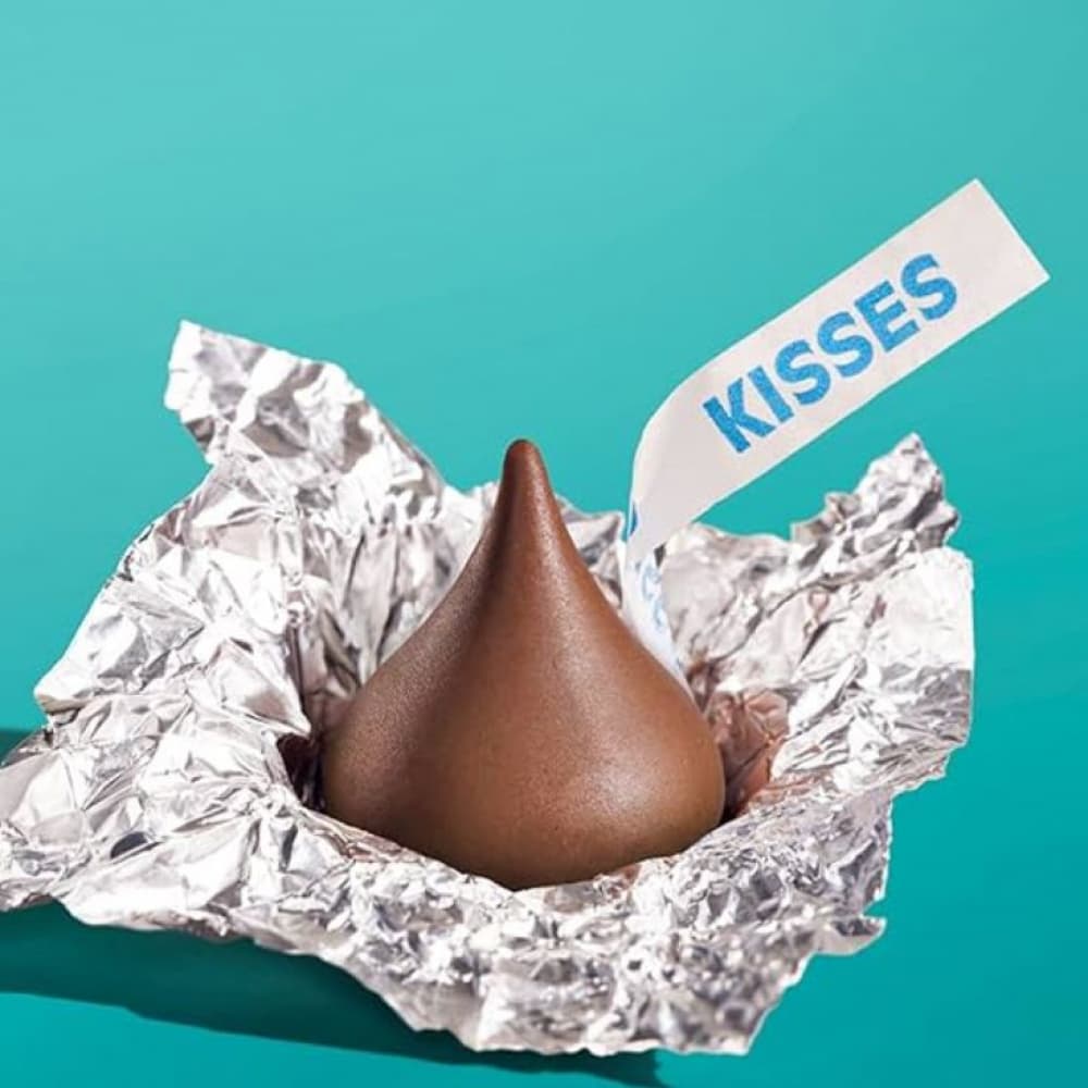 Bombones de chocolate con leche Kisses (70 g / 2.5 oz) - Miniatura 4