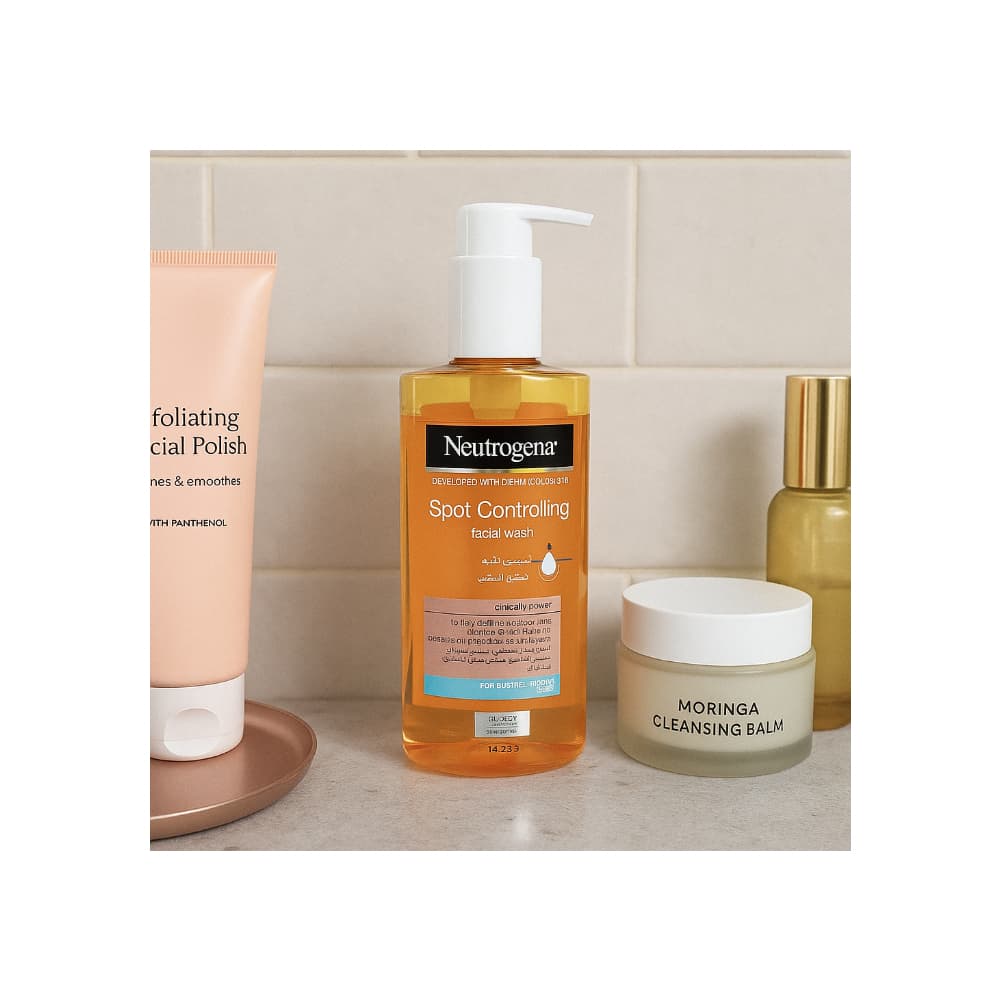 Limpiador facial sin aceite para control de manchas Neutrogena (200 ml) - Miniatura 4