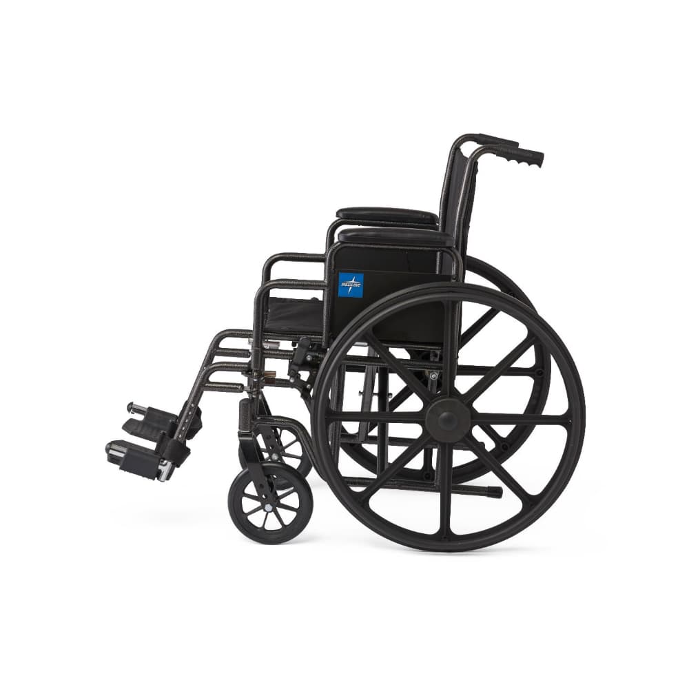 Silla de ruedas manual para adultos 18" con reposapiés abatible Medline - Miniatura 5