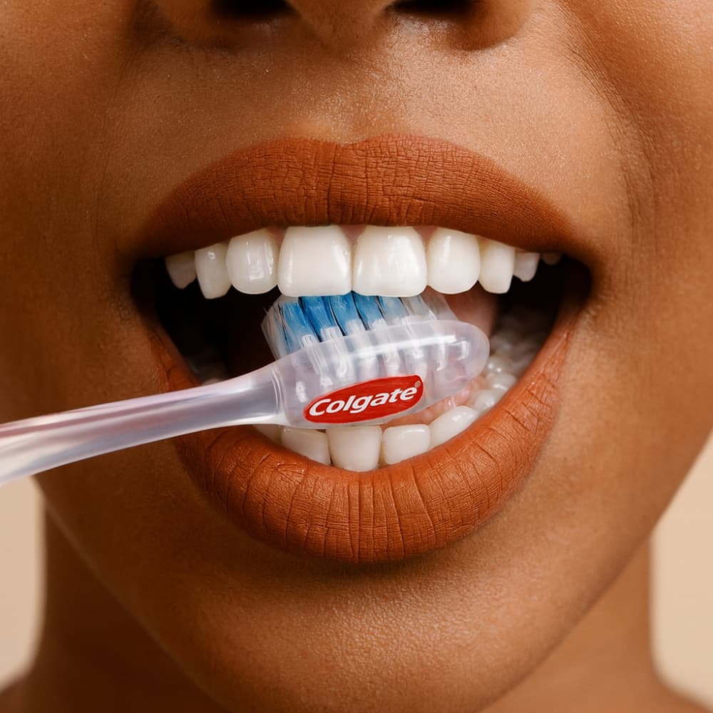 Cepillo de dientes de cerdas suaves Slimsoft Gumcare Colgate - Miniatura 4