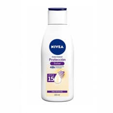 Crema corporal humectante con protección solar FPS15 Nivea (220 ml)