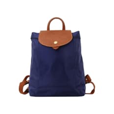 Mochila convertible de nailon azul marino con detalles en camel Isabella