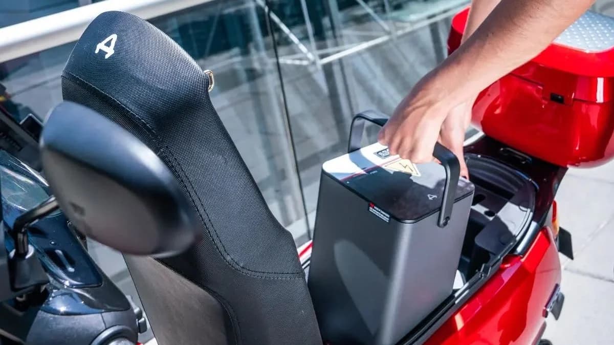 Cómo cambiar la batería a una moto eléctrica: Guía paso a paso