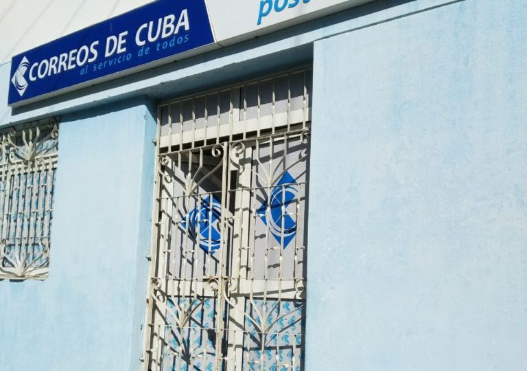 Correos afirma que el 90% de los envíos a Cuba contienen alimentos y aseo